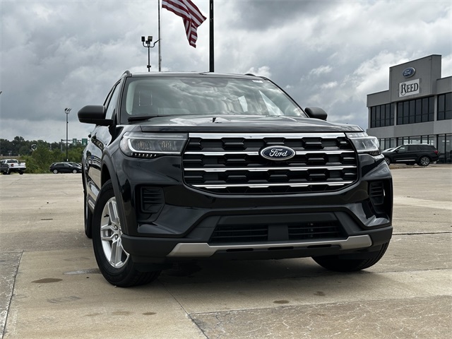 2025 Ford Explorer photo 2
