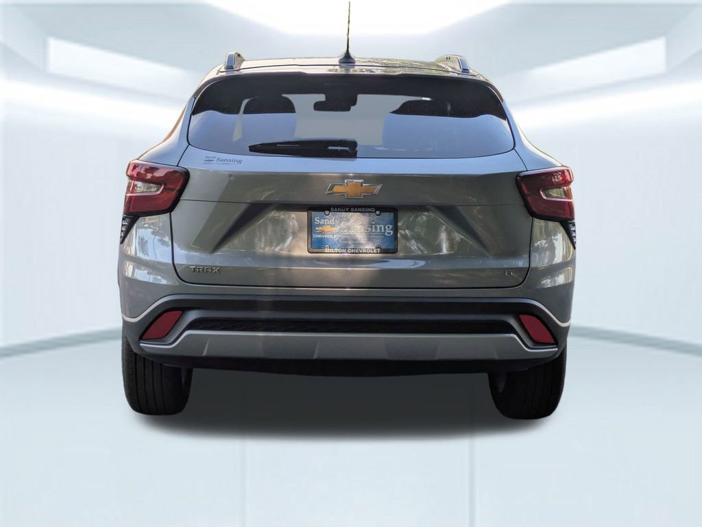 2025 Chevrolet Trax LT photo 4