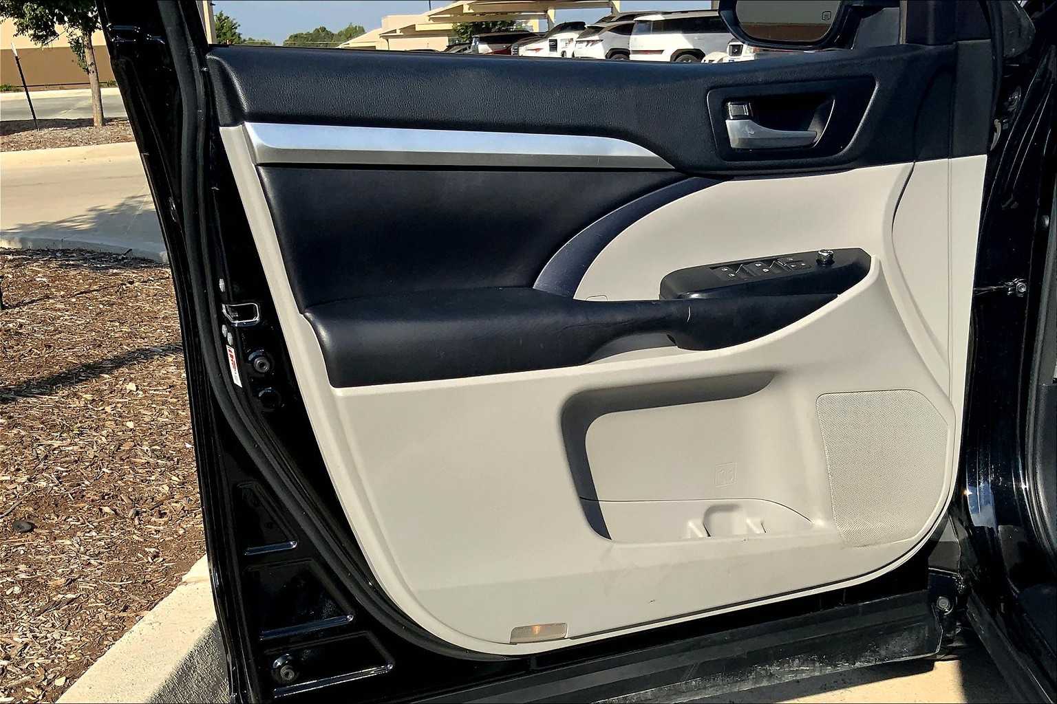2018 Toyota Highlander XLE photo 21