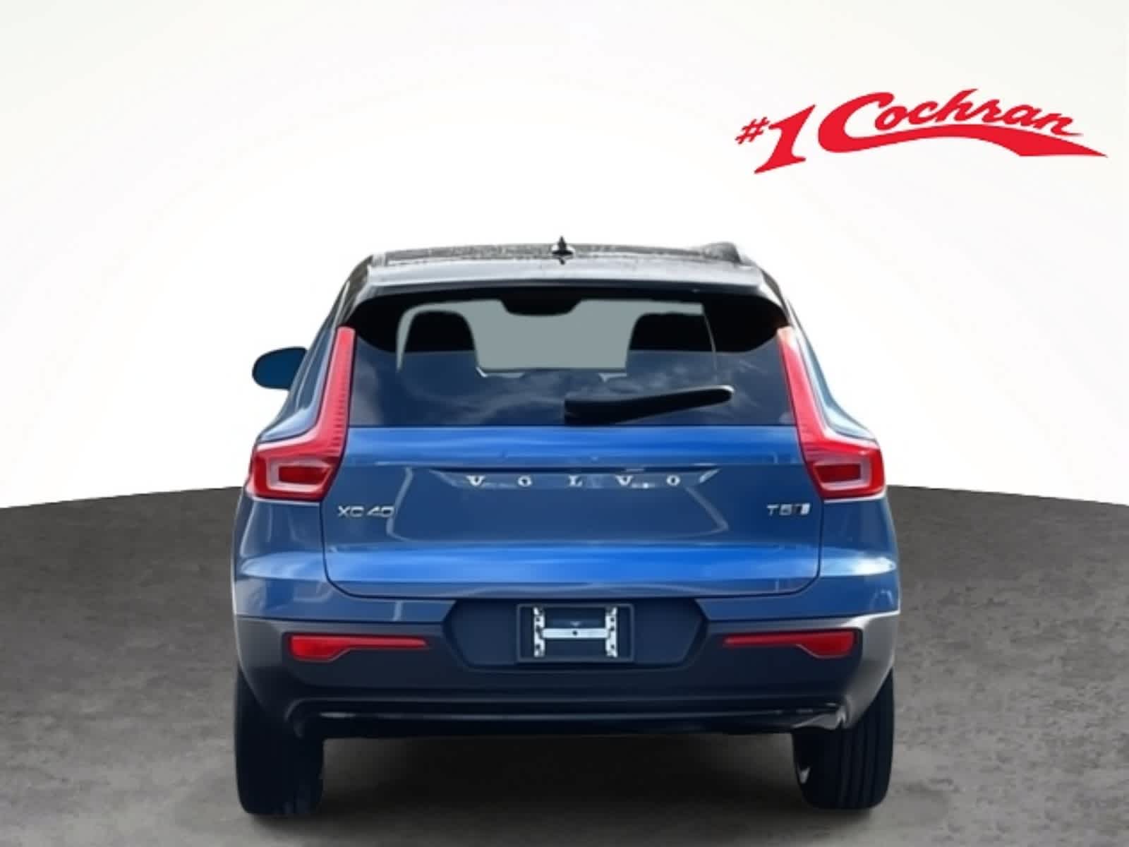 2021 Volvo XC40 R-Design photo 3