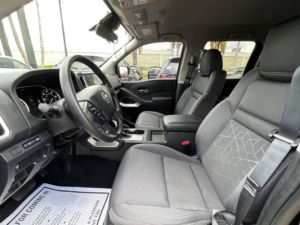 2025 Nissan Frontier SV photo 9