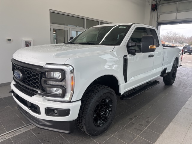 2025 Ford F-350 XL photo 4
