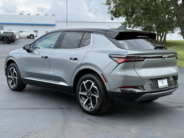 2025 Chevrolet Equinox EV 1LT photo 2