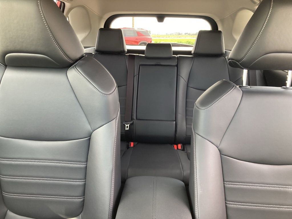 2025 Toyota RAV4 XLE photo 23