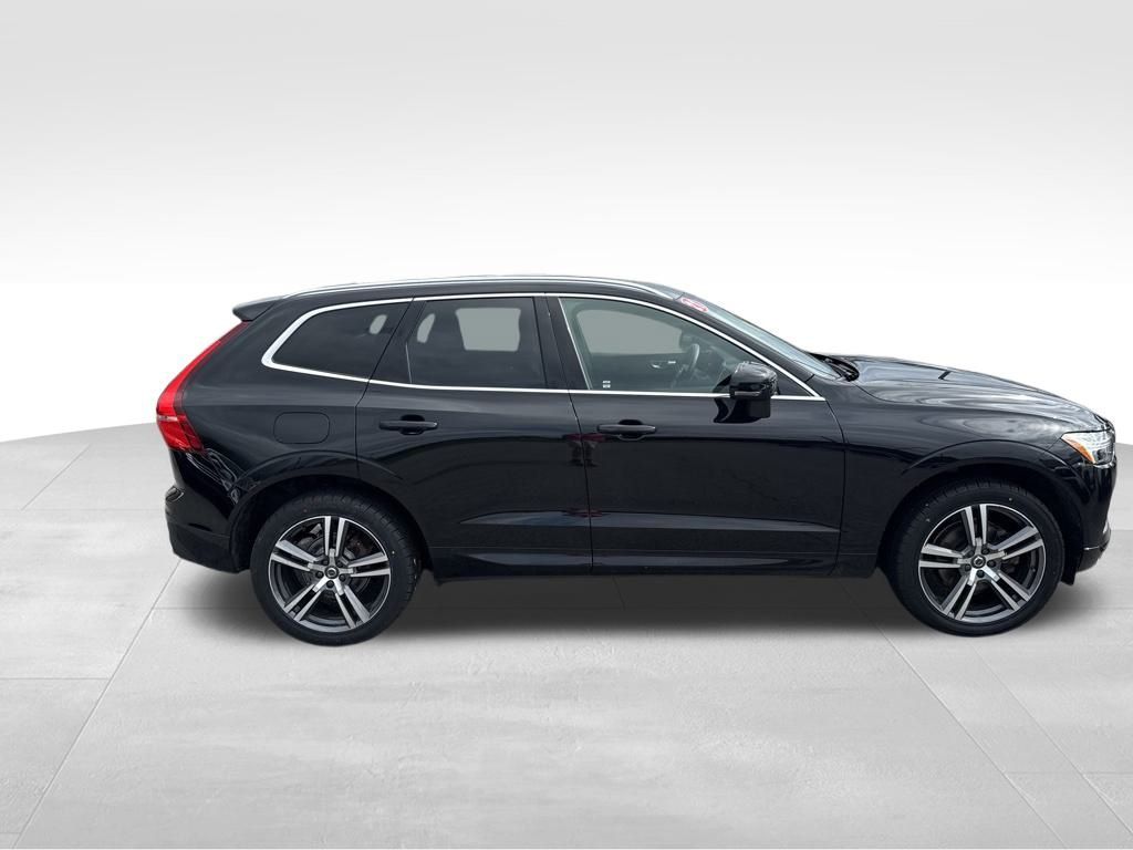 2021 Volvo XC60 T5 Momentum photo 6
