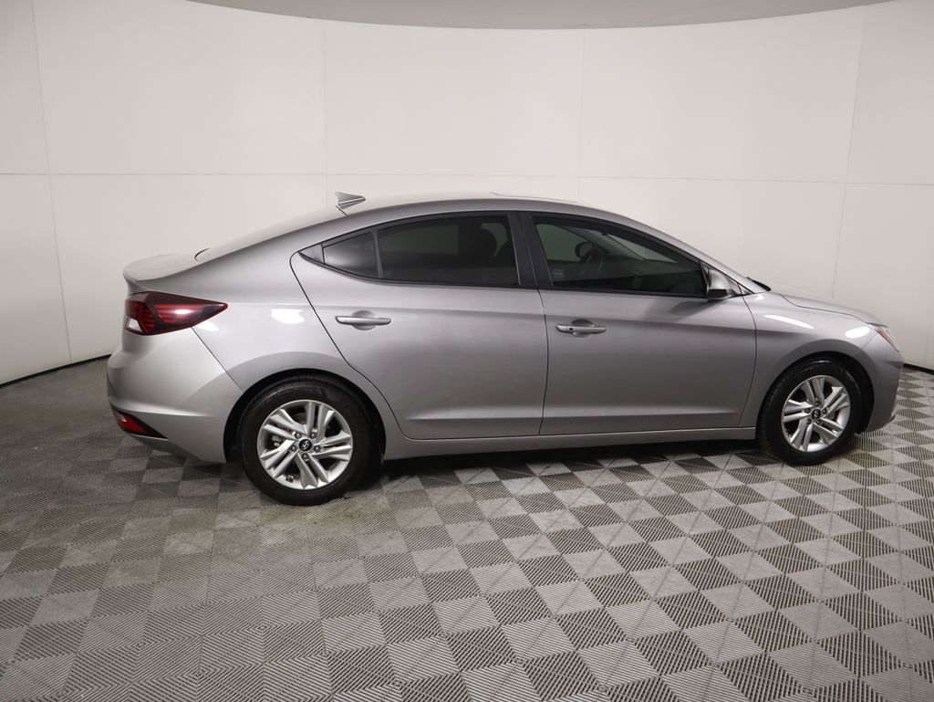 2020 Hyundai Elantra Value Edition photo 2