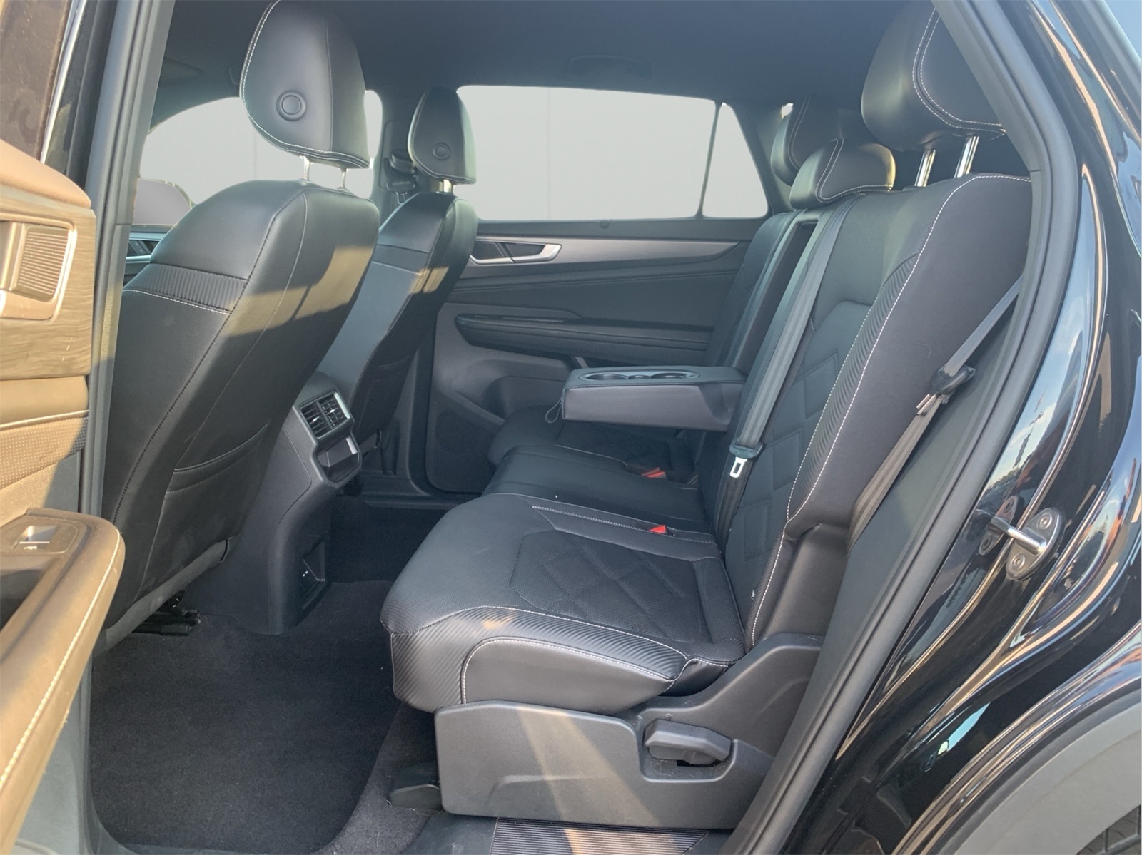 2024 Volkswagen Atlas Cross Sport SE Technology photo 26