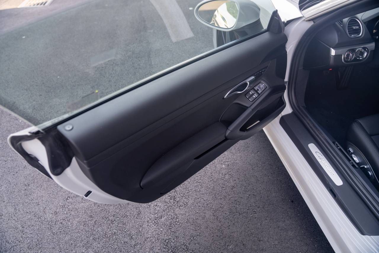 2025 Porsche Cayman photo 22