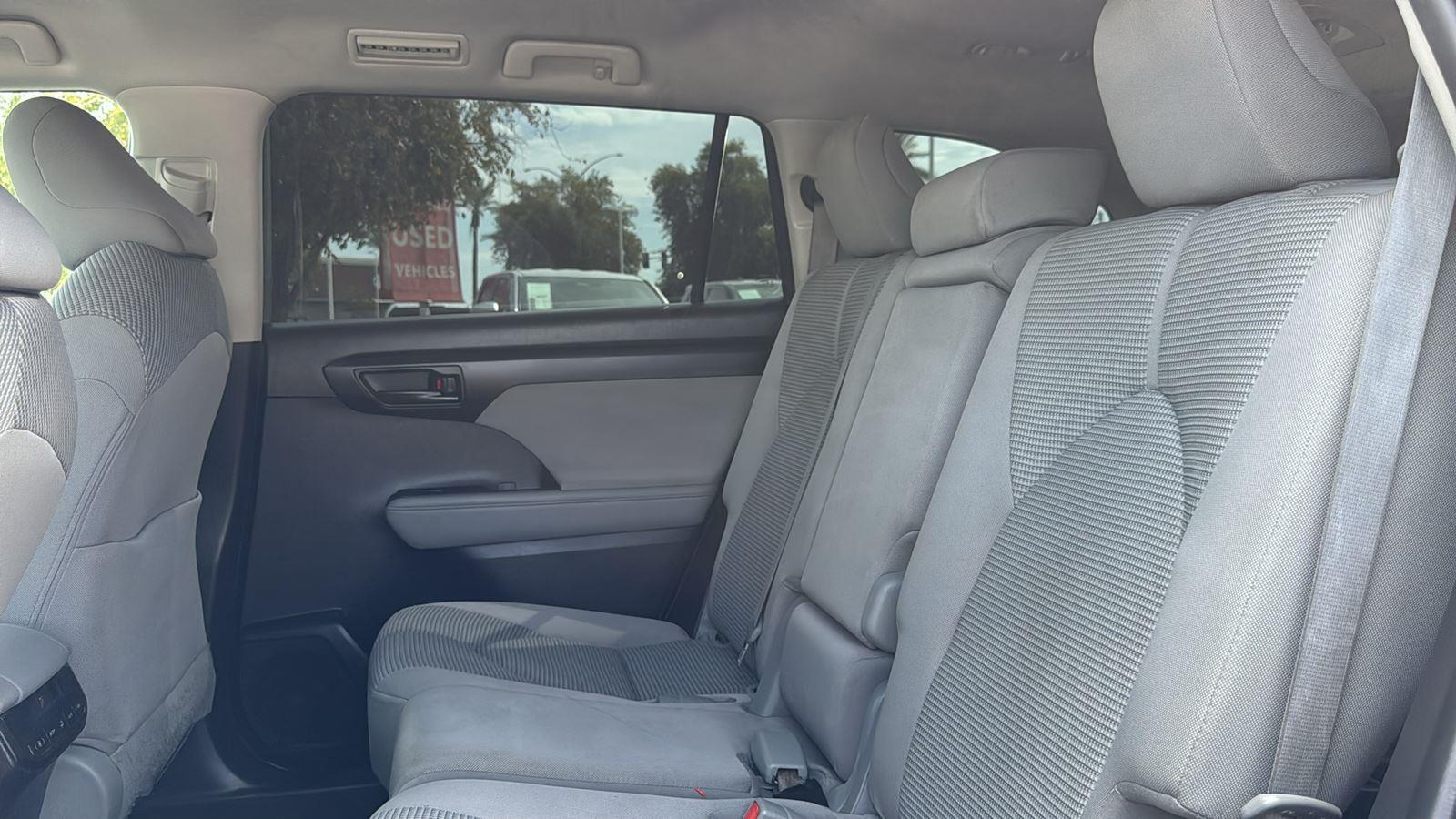 2023 Toyota Highlander Hybrid LE photo 25