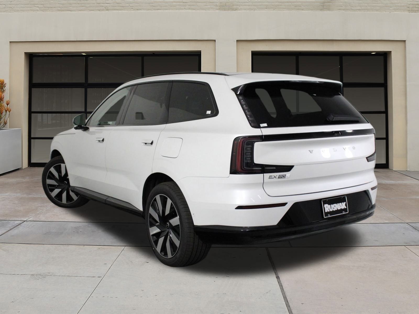 2025 Volvo EX90 Twin Motor Performance Ultra photo 3