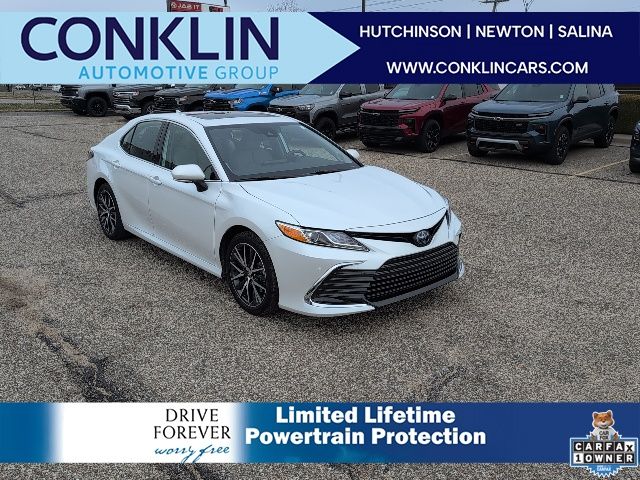 2022 Toyota Camry XLE's photo