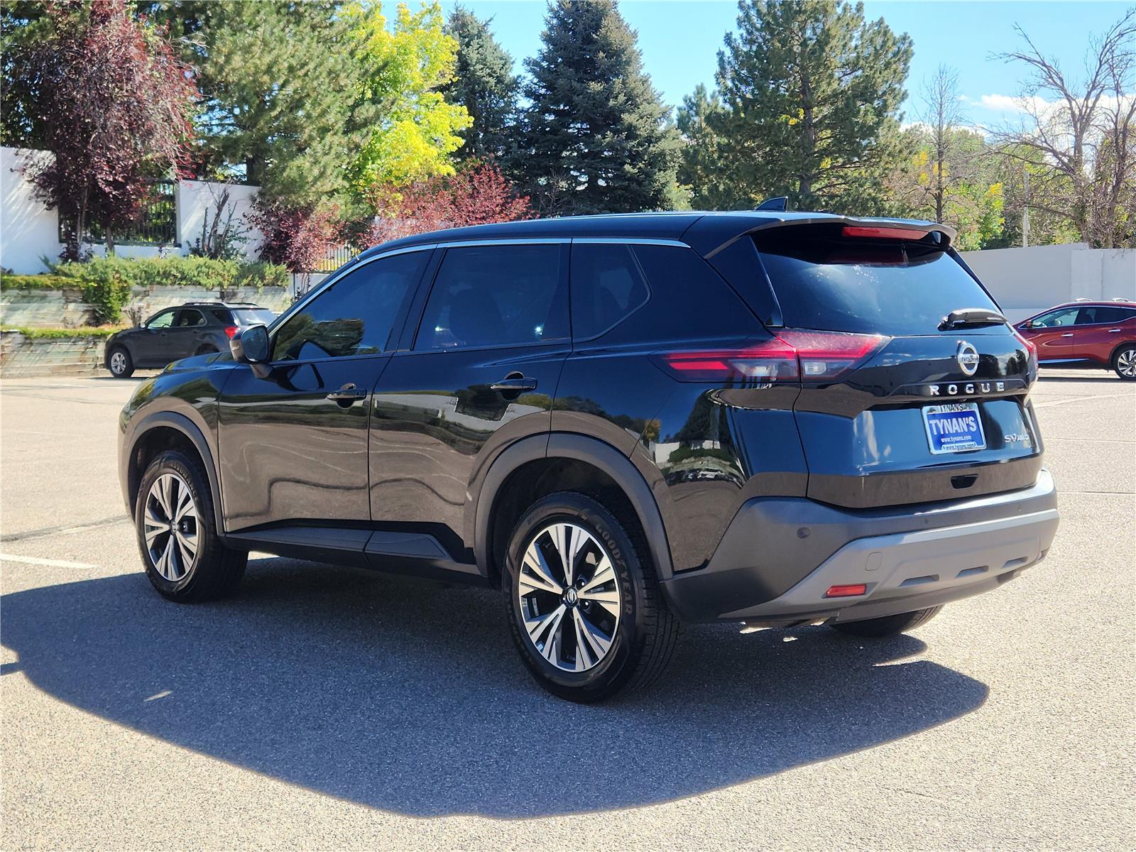 2021 Nissan Rogue SV photo 2