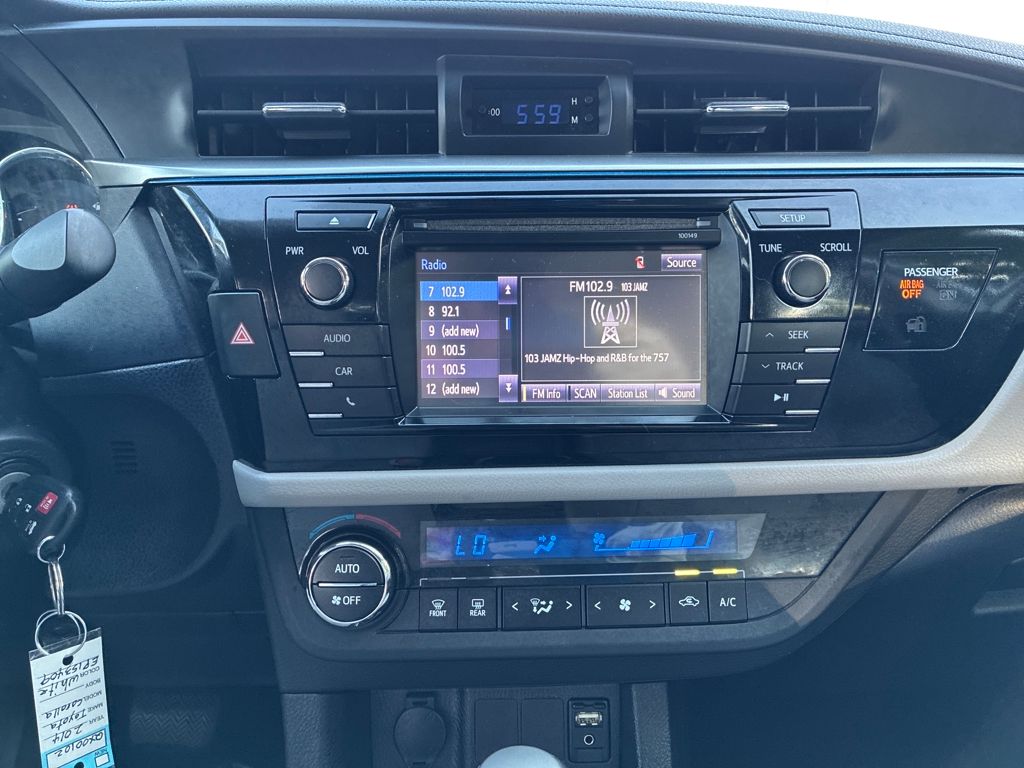 2014 Toyota Corolla LE Eco photo 18