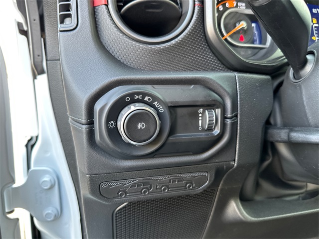 2025 Jeep Wrangler Rubicon photo 32