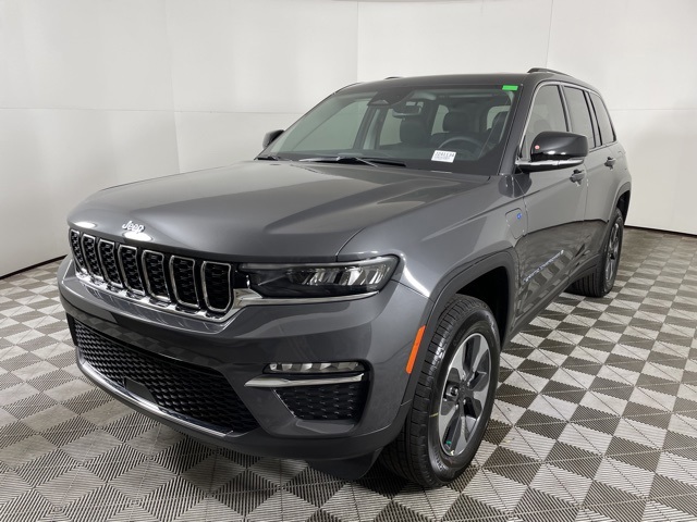 2024 Jeep Cherokee Base photo 2