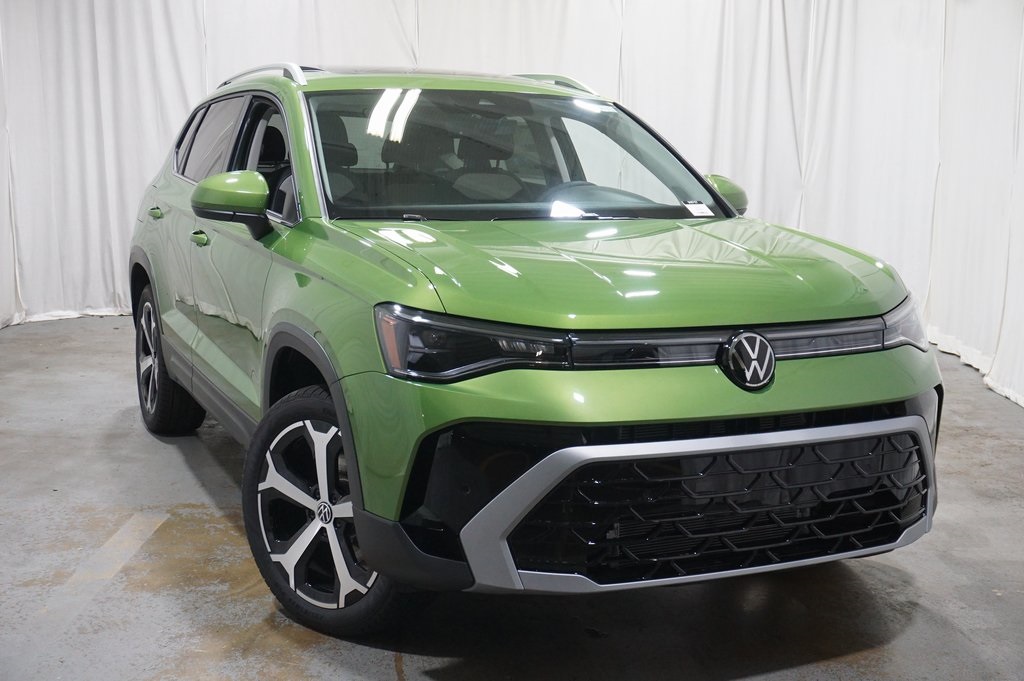 2025 Volkswagen Taos SEL photo 4