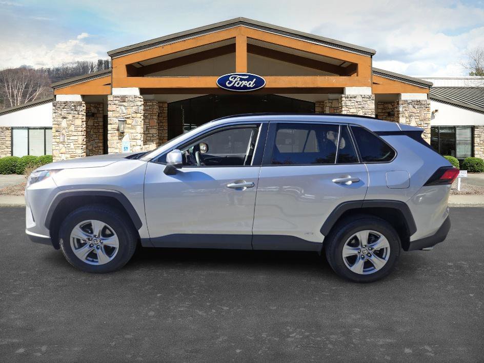 2024 Toyota RAV4 Hybrid XLE photo 4