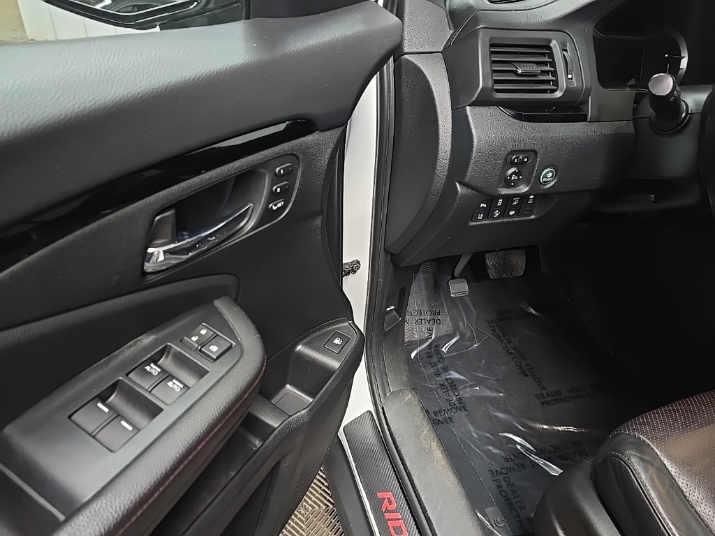 2021 Honda Ridgeline Black Edition photo 28