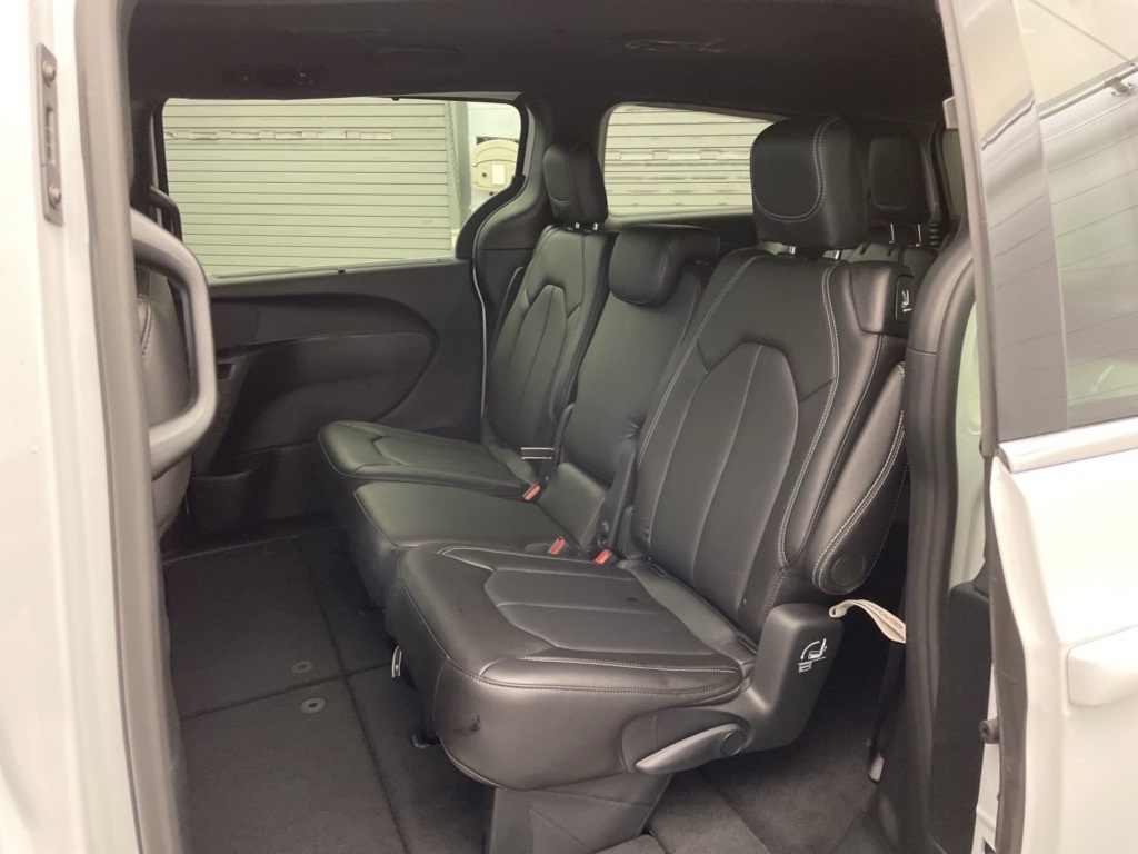 2026 Chrysler Pacifica photo 13
