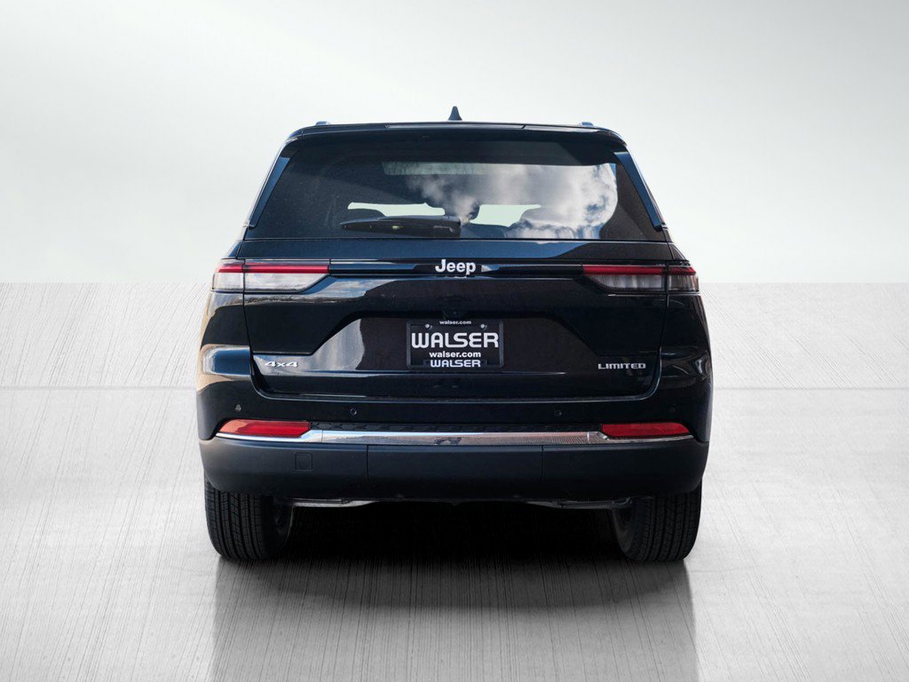 2025 Jeep Grand Cherokee Limited photo 3