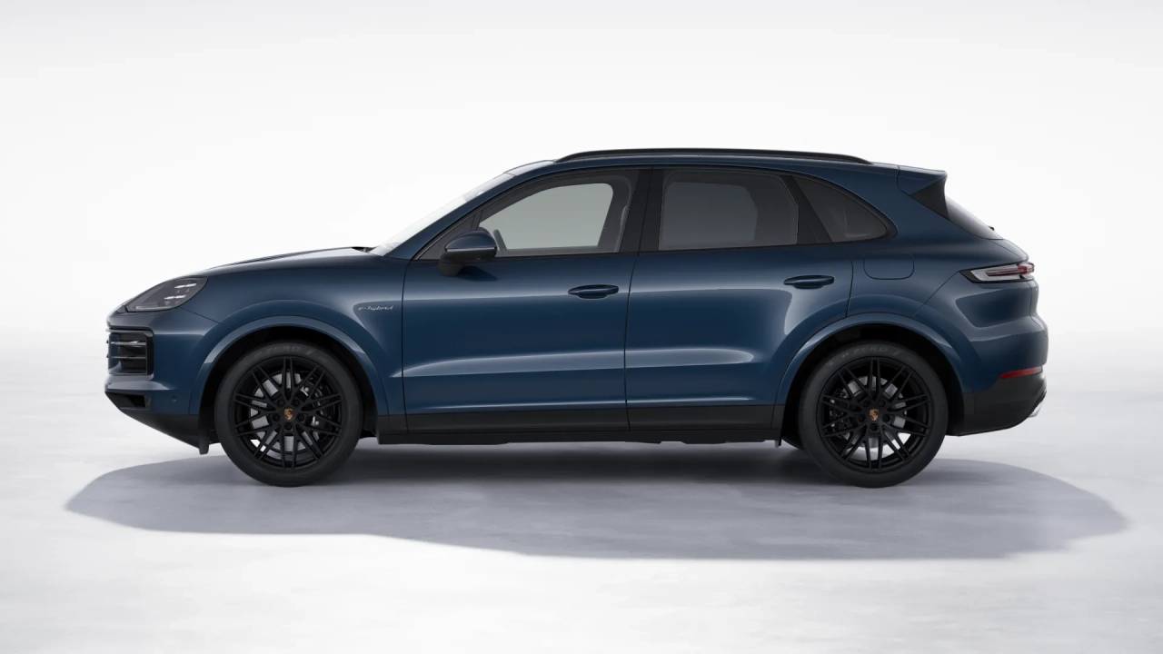 2025 Porsche Cayenne E-Hybrid photo 2