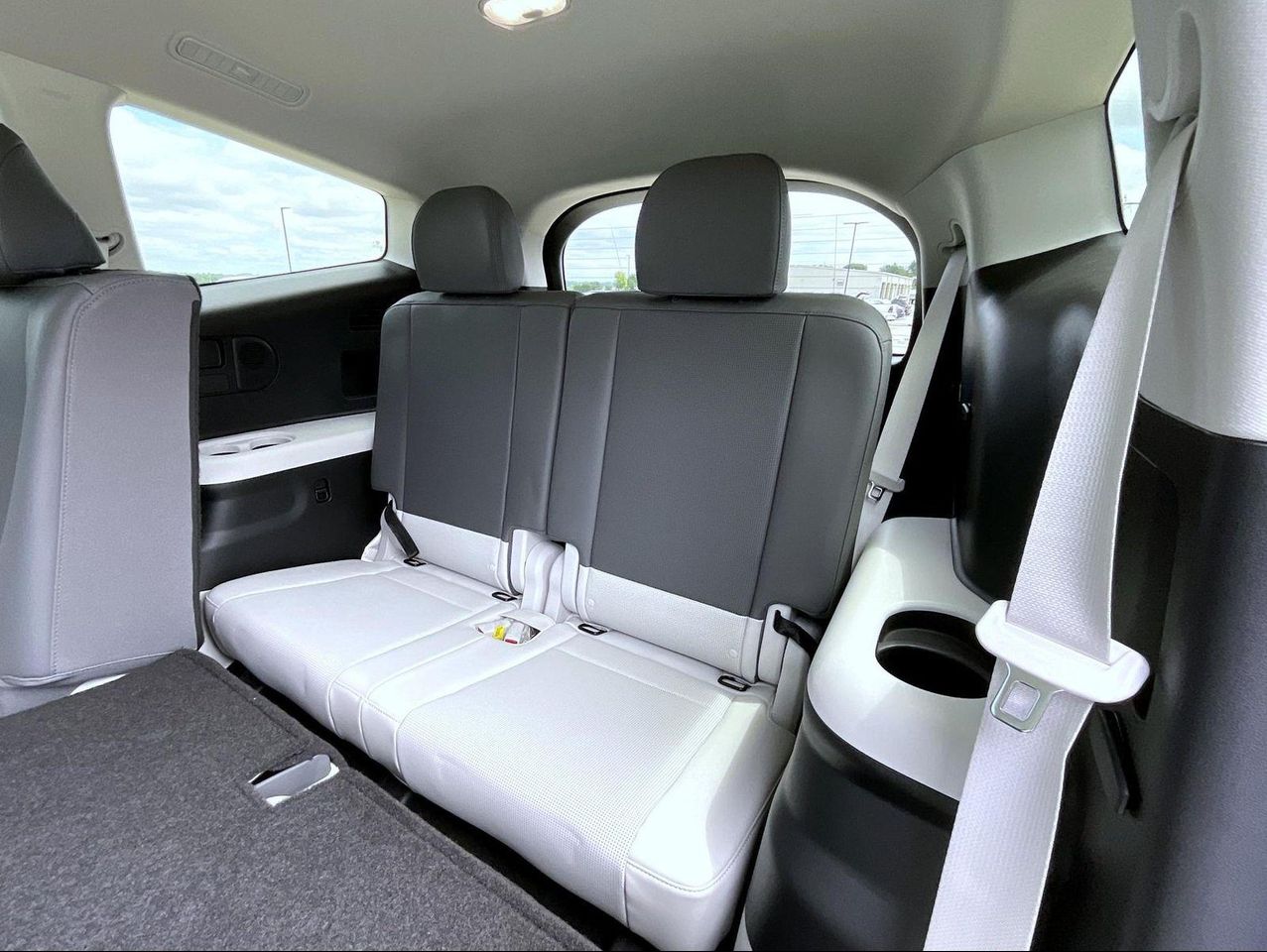 2026 Hyundai Ioniq SEL photo 9