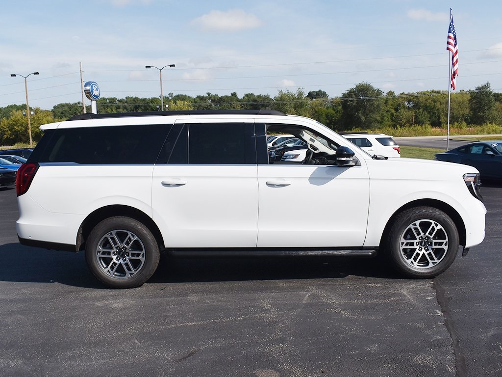 2025 Ford Expedition MAX photo 12