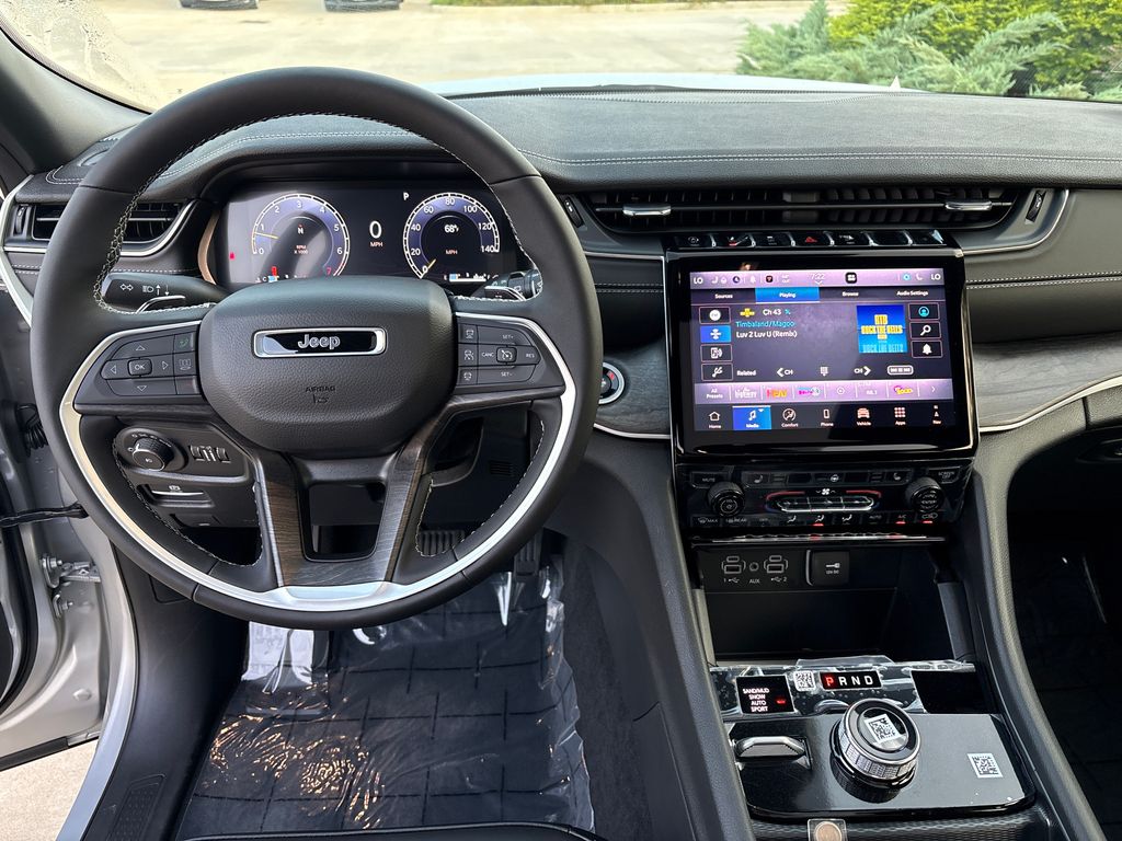 2025 Jeep Grand Cherokee Limited photo 14