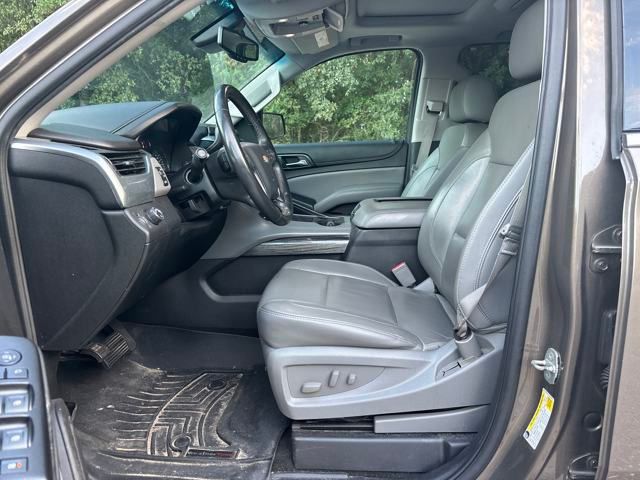 2016 Chevrolet Suburban LT photo 4
