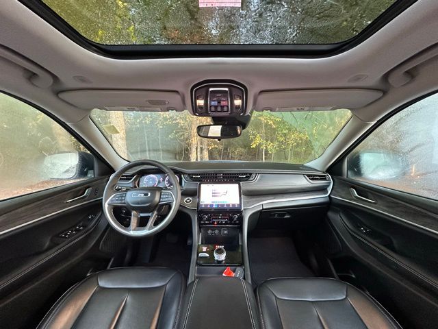 2023 Jeep Grand Cherokee Limited photo 2
