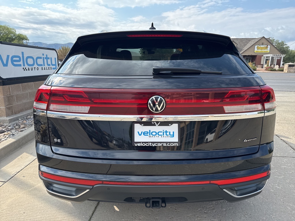 2024 Volkswagen Atlas Cross Sport SE Technology photo 2