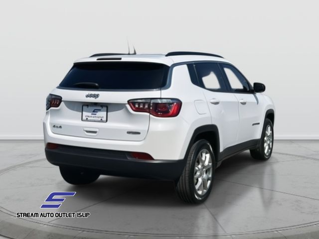 2022 Jeep Compass Latitude Lux photo 5