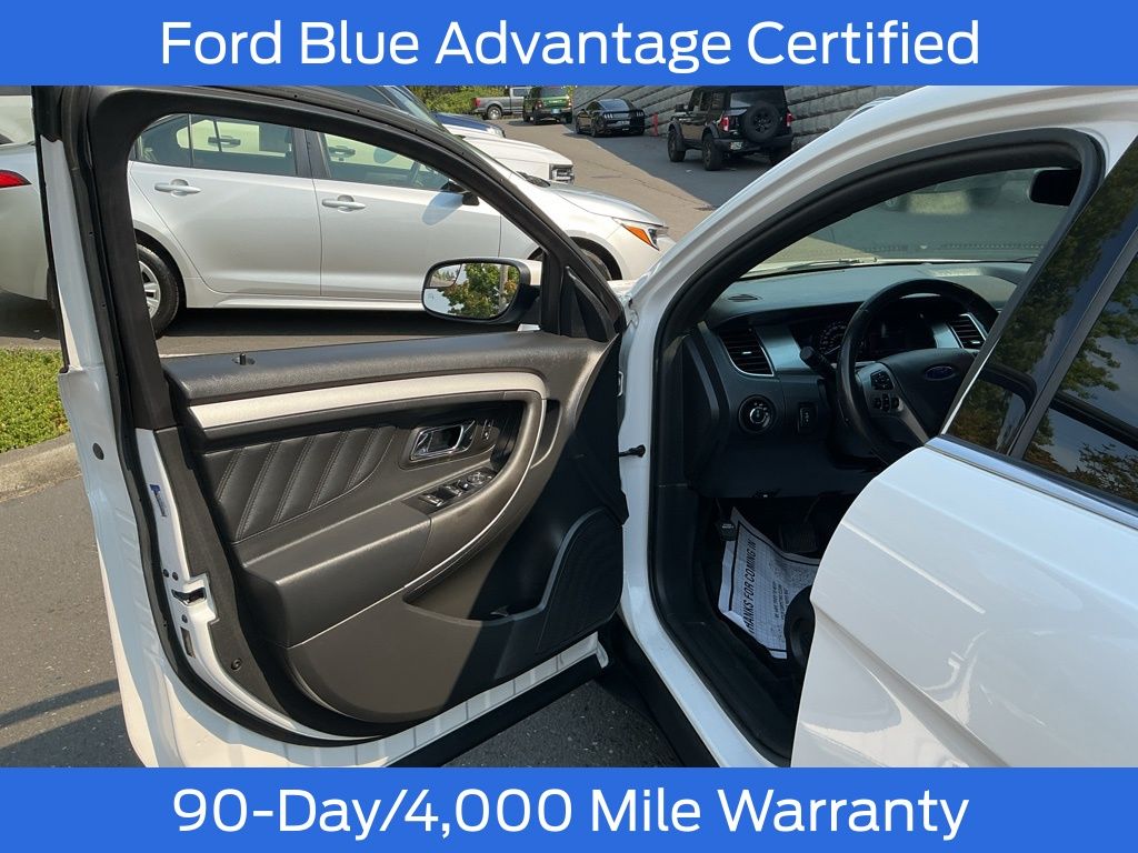 2016 Ford Taurus SEL photo 4