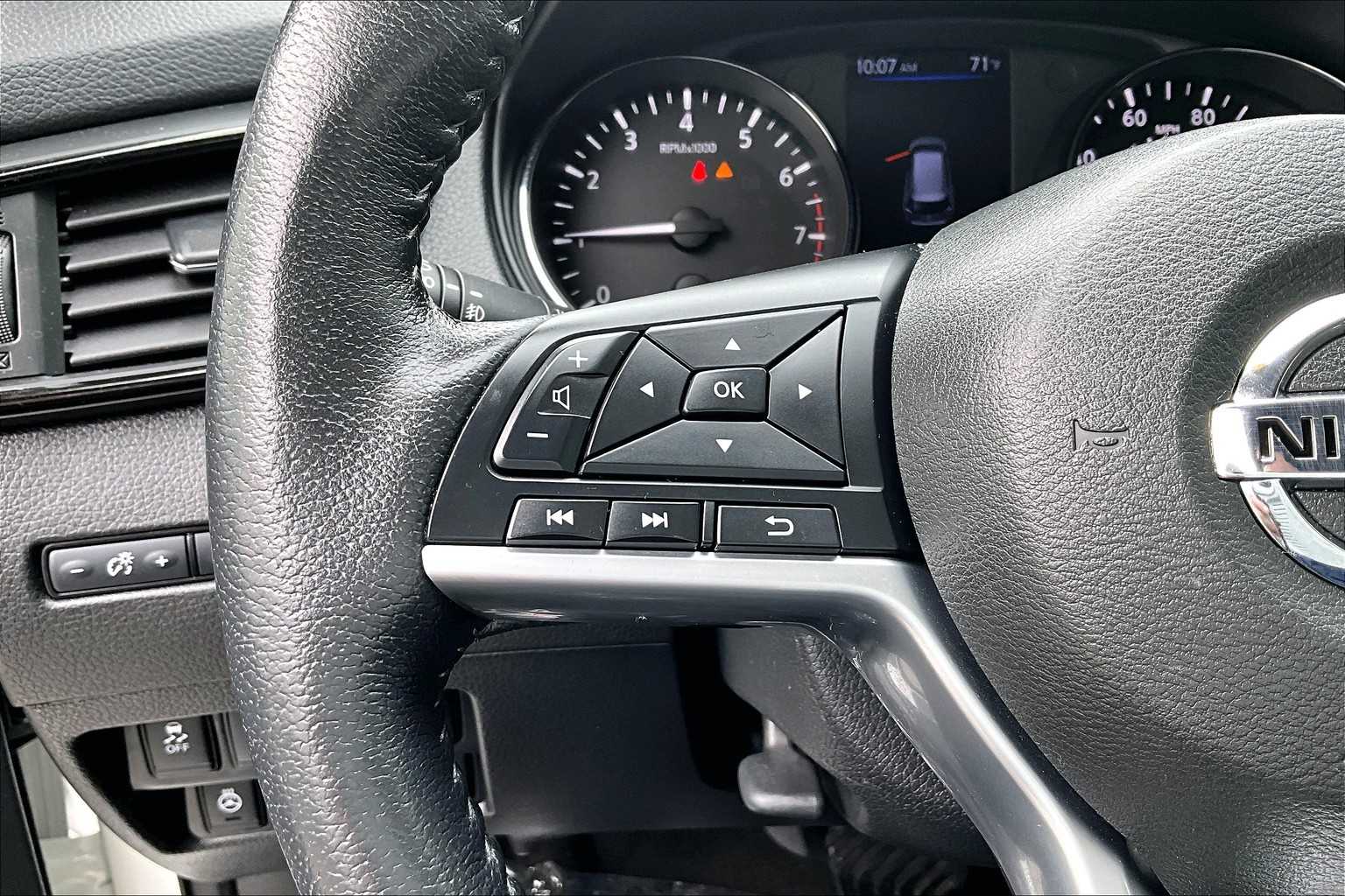 2019 Nissan Rogue SL photo 23