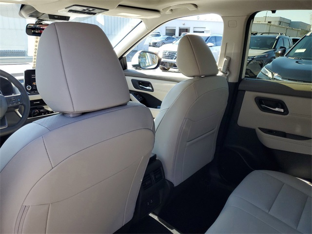 2025 Nissan Rogue SV photo 16