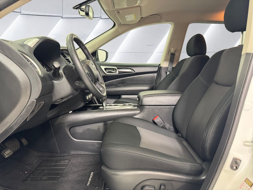 2020 Nissan Pathfinder SV photo 5