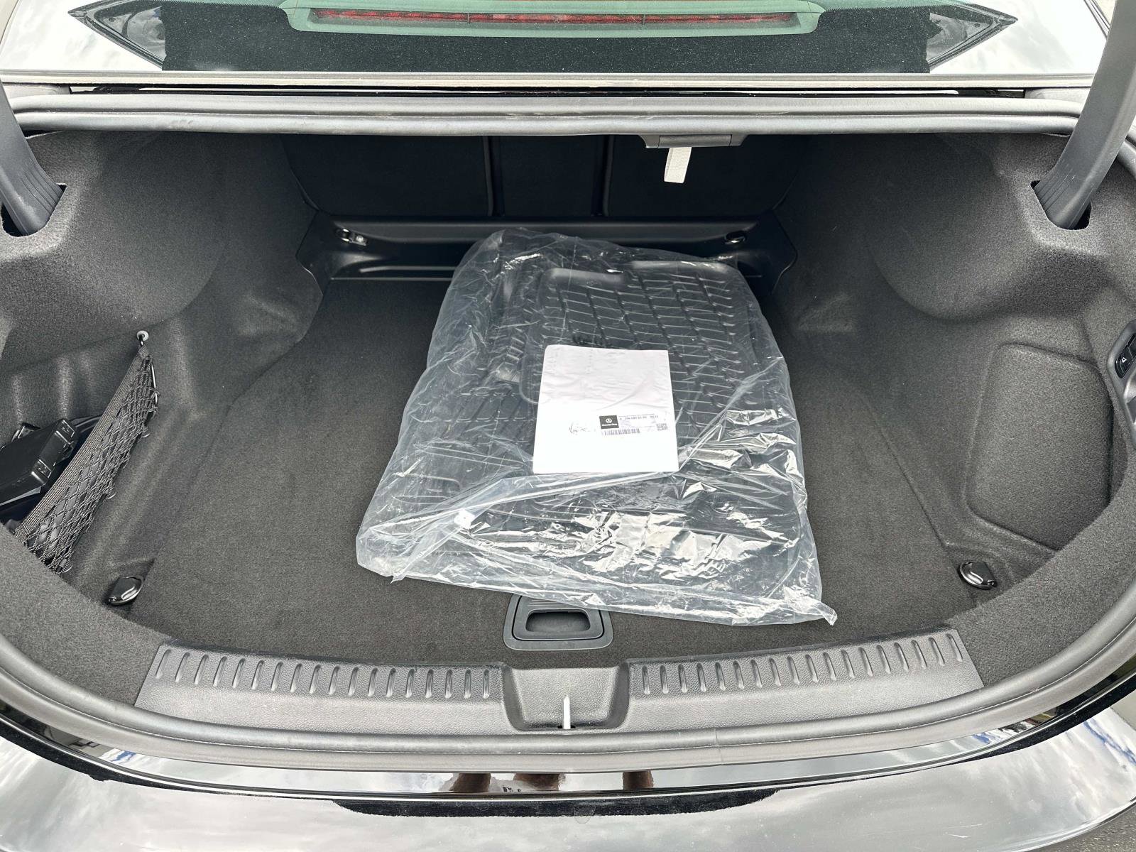 2025 Mercedes Benz E 350 4MATIC photo 7