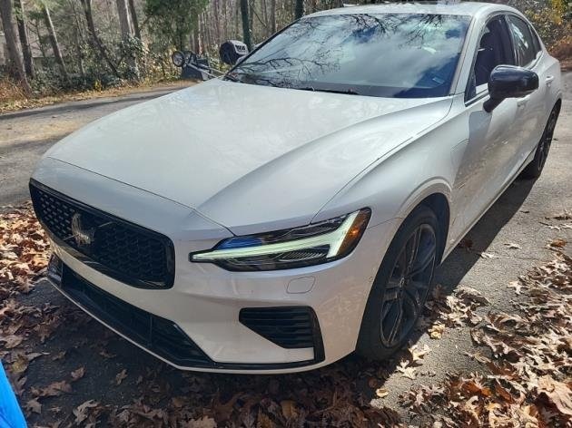 2023 Volvo S60 Plus's photo