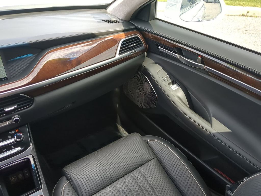 2019 Genesis G90 3.3T Premium photo 15