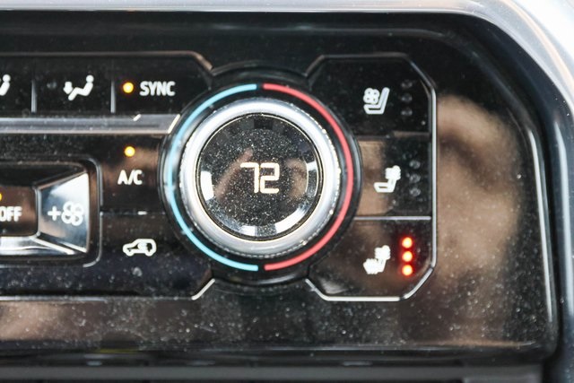 Used 2023 White GMC Denali image 29
