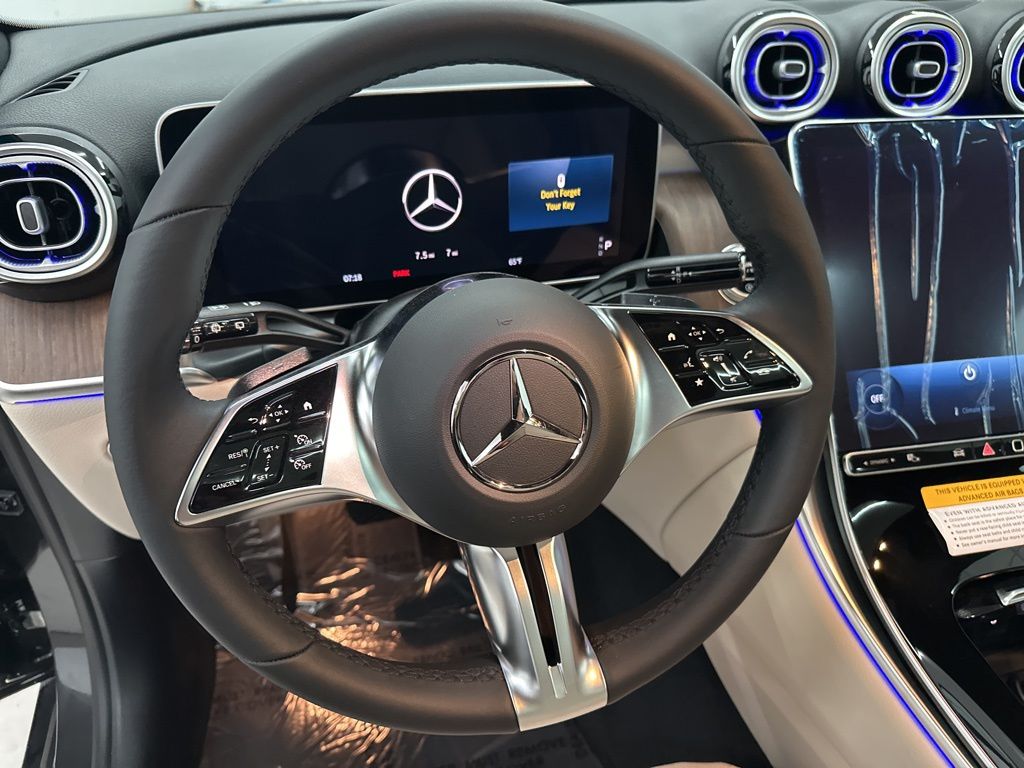 2025 Mercedes Benz GLC 300 photo 10