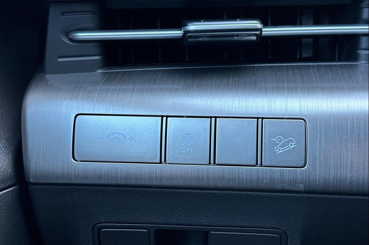 2025 Hyundai Kona SEL photo 28