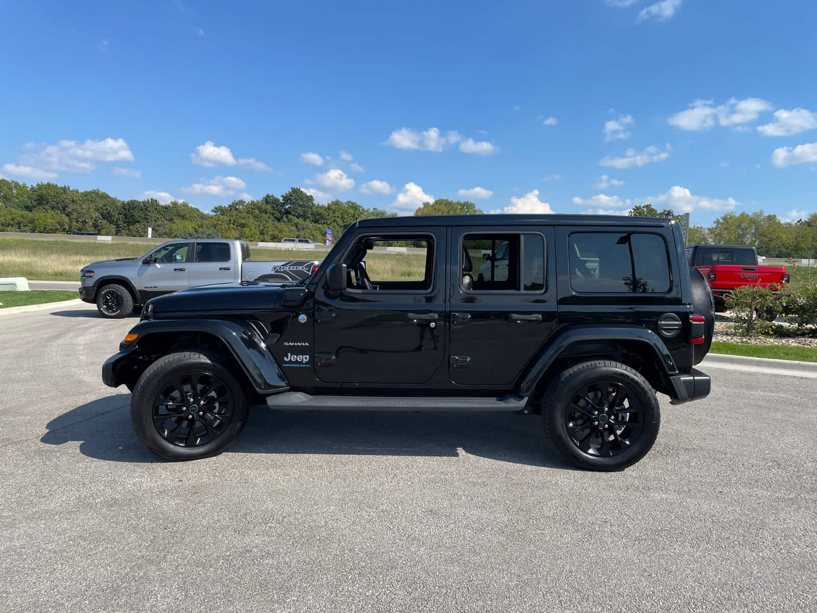 2024 Jeep Wrangler 4xe Sahara photo 4
