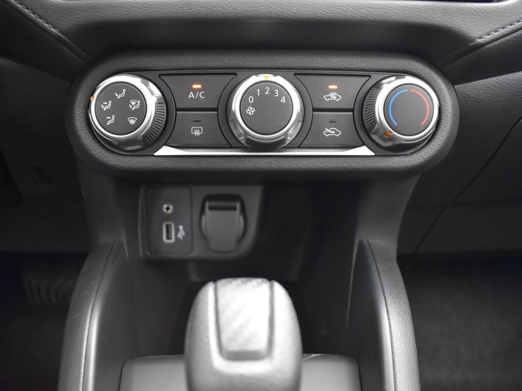 2025 Nissan Versa 1.6 S photo 9