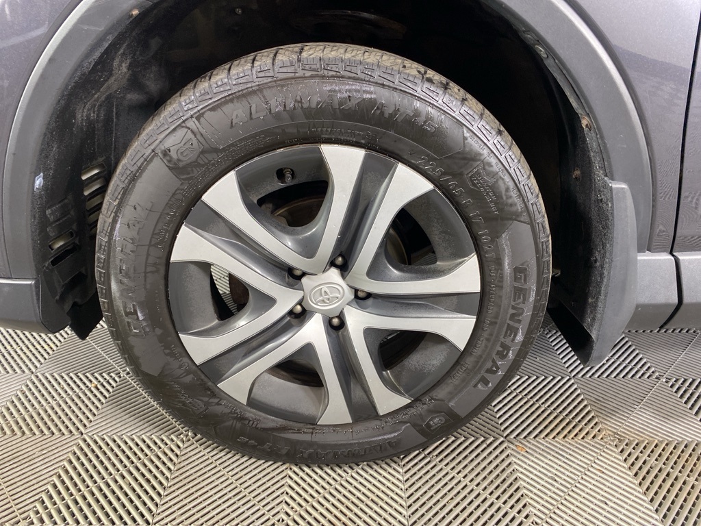 2018 Toyota RAV4 LE photo 12