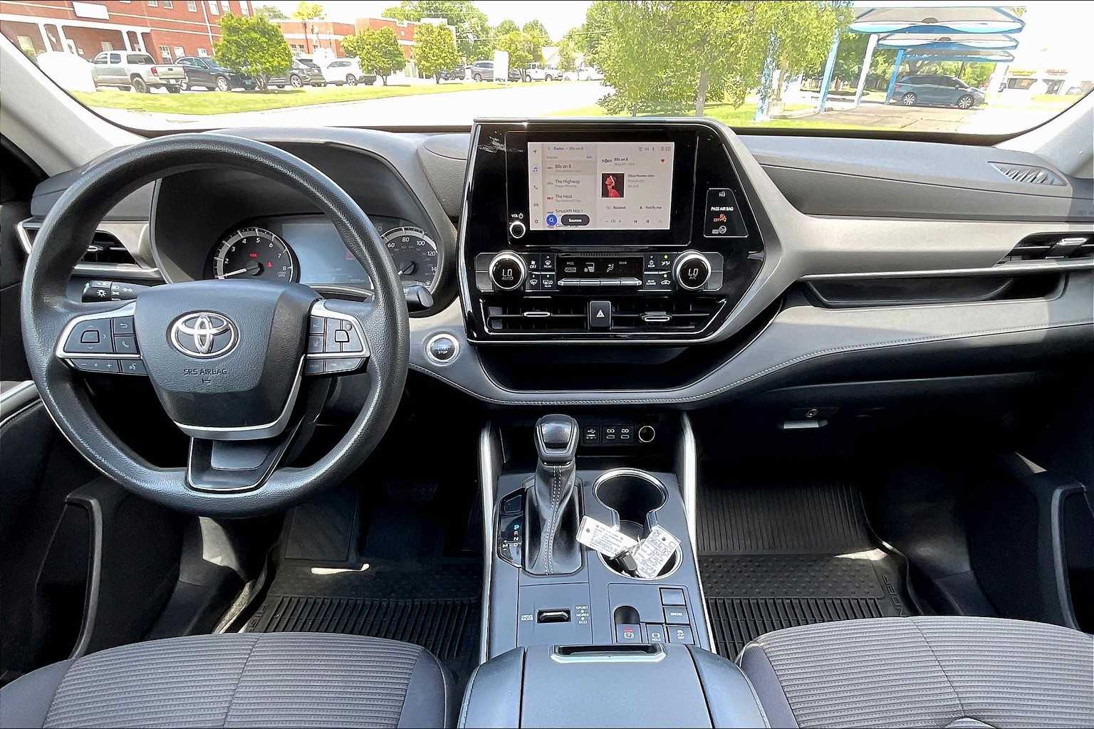 2023 Toyota Highlander L photo 40