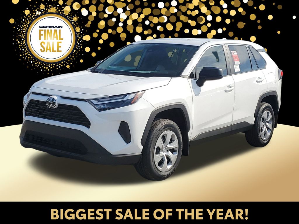 2025 Toyota RAV4 LE's photo