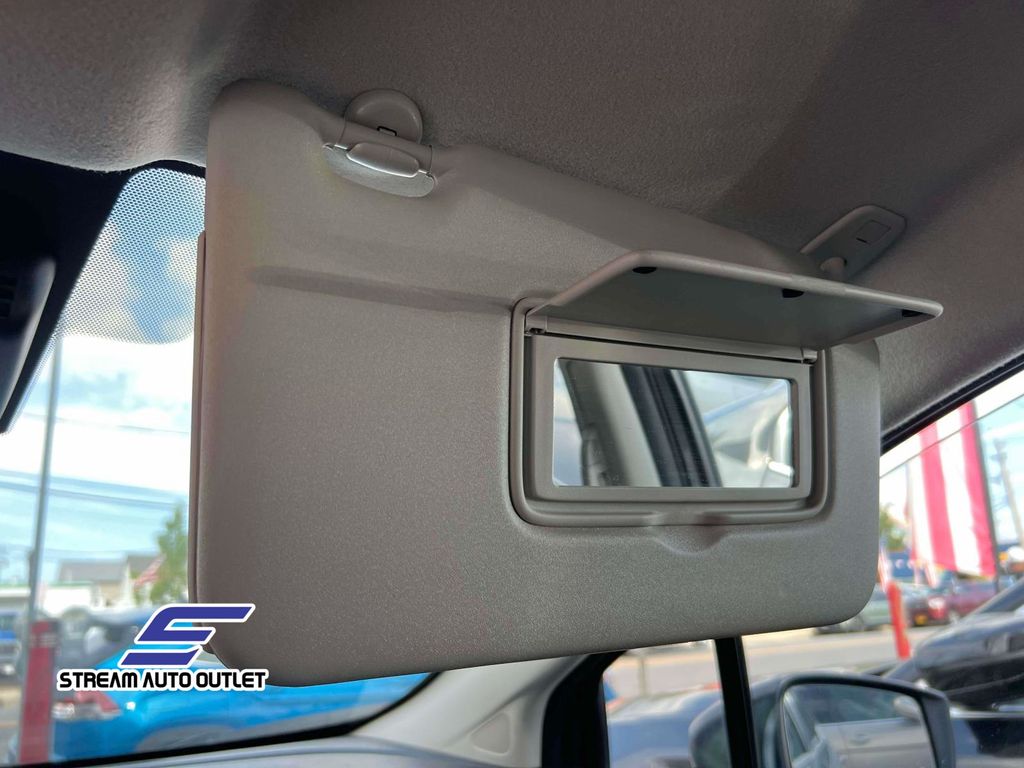 2025 Nissan Versa 1.6 S photo 28