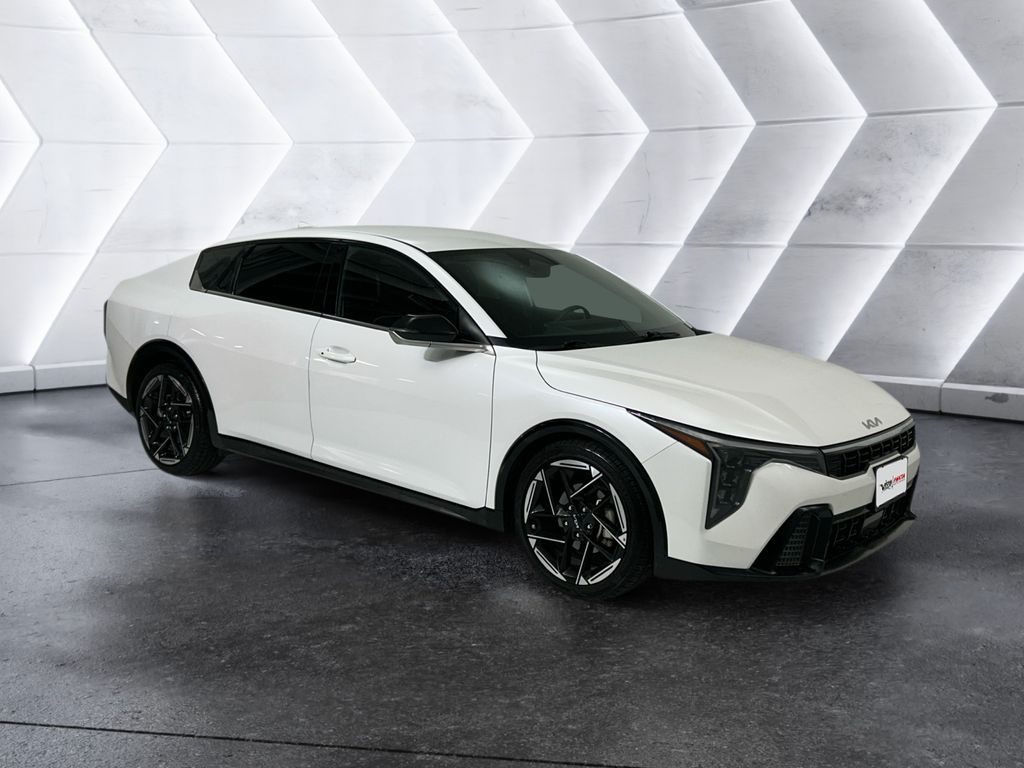 2025 Kia K4 GT-LINE's photo