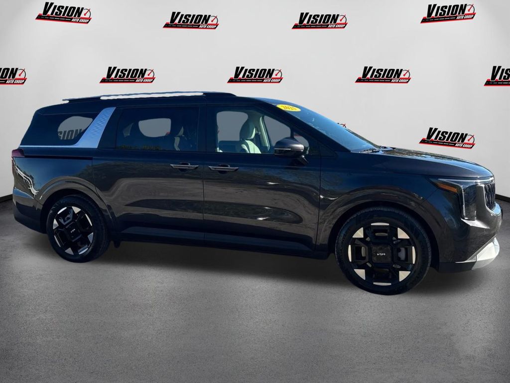 2025 Kia Carnival EX photo 3